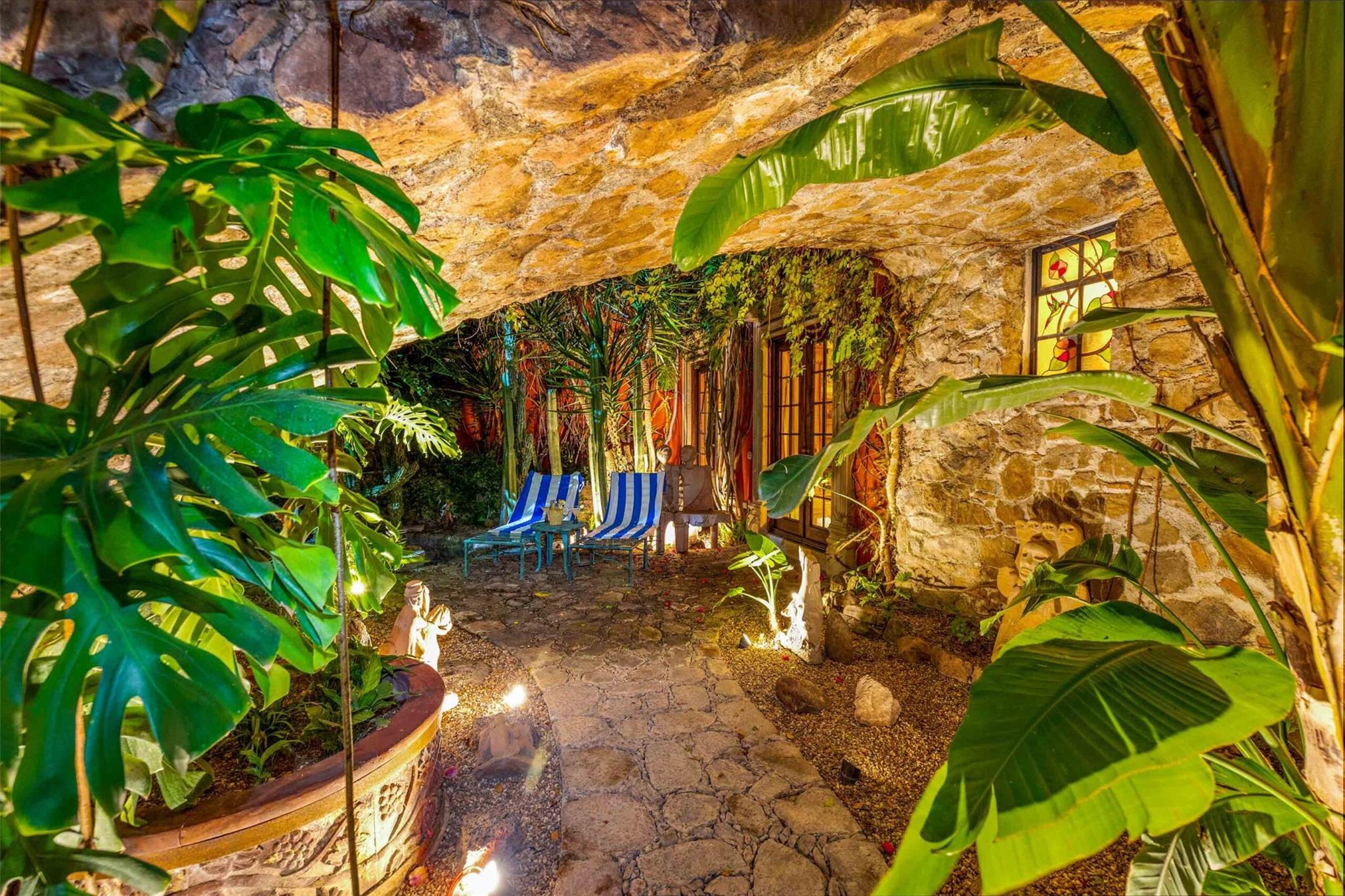 Tennessee 37700, Mexico, 5 Bedrooms Bedrooms, ,7 BathroomsBathrooms,Residential,Active,242672