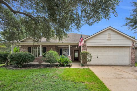 Photo of 908 Victoria Lakes Drive, Katy, TX 77493 (MLS # 62238774)