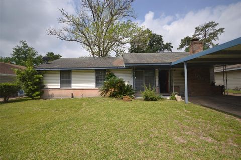 Photo of 10419 Hollyglen Drive, Houston, TX 77016 (MLS # 33211927)