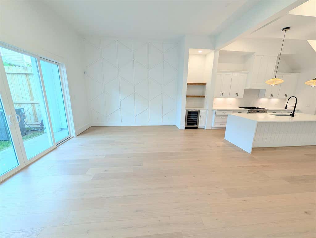 Photo of 1322 Lawrence Street, Houston, TX 77008 (MLS # 13912427)