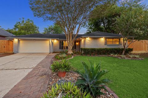 Photo of 11531 Gaymoor Drive, Houston, TX 77035 (MLS # 64636544) Photo of 11531 Gaymoor Drive, Houston, TX 77035 (MLS # 64636544)