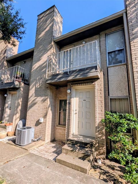 Photo of 2011 Spenwick Drive #412, Houston, TX 77055 (MLS # 41175569)