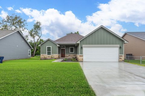 Photo of 218 Brown Street, West Columbia, TX 77486 (MLS # 17935295)