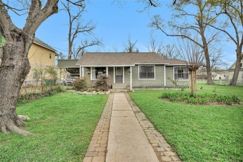 Photo of 702 W Caroline Street, Montgomery, TX 77356 (MLS # 4556400)