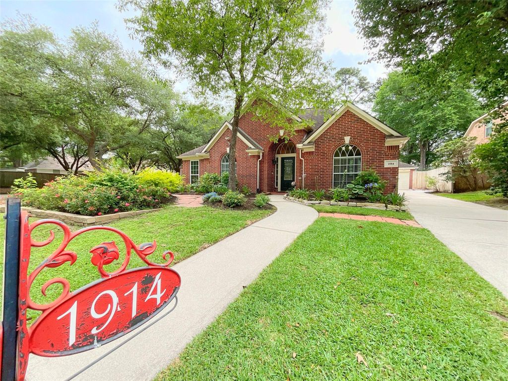 Photo of 1914 Windy Park Drive, Houston, TX 77339 (MLS # 6065396)