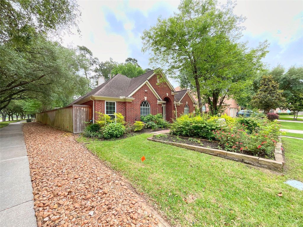 Photo of 1914 Windy Park Drive, Houston, TX 77339 (MLS # 6065396)