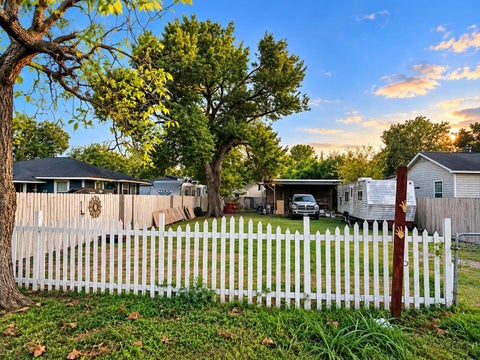 Photo of 214 Georgia Street, Houston, TX 77029 (MLS # 37338134)