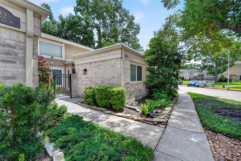 Photo of 11620 Village Place Drive #329, Houston, TX 77077 (MLS # 81570166)