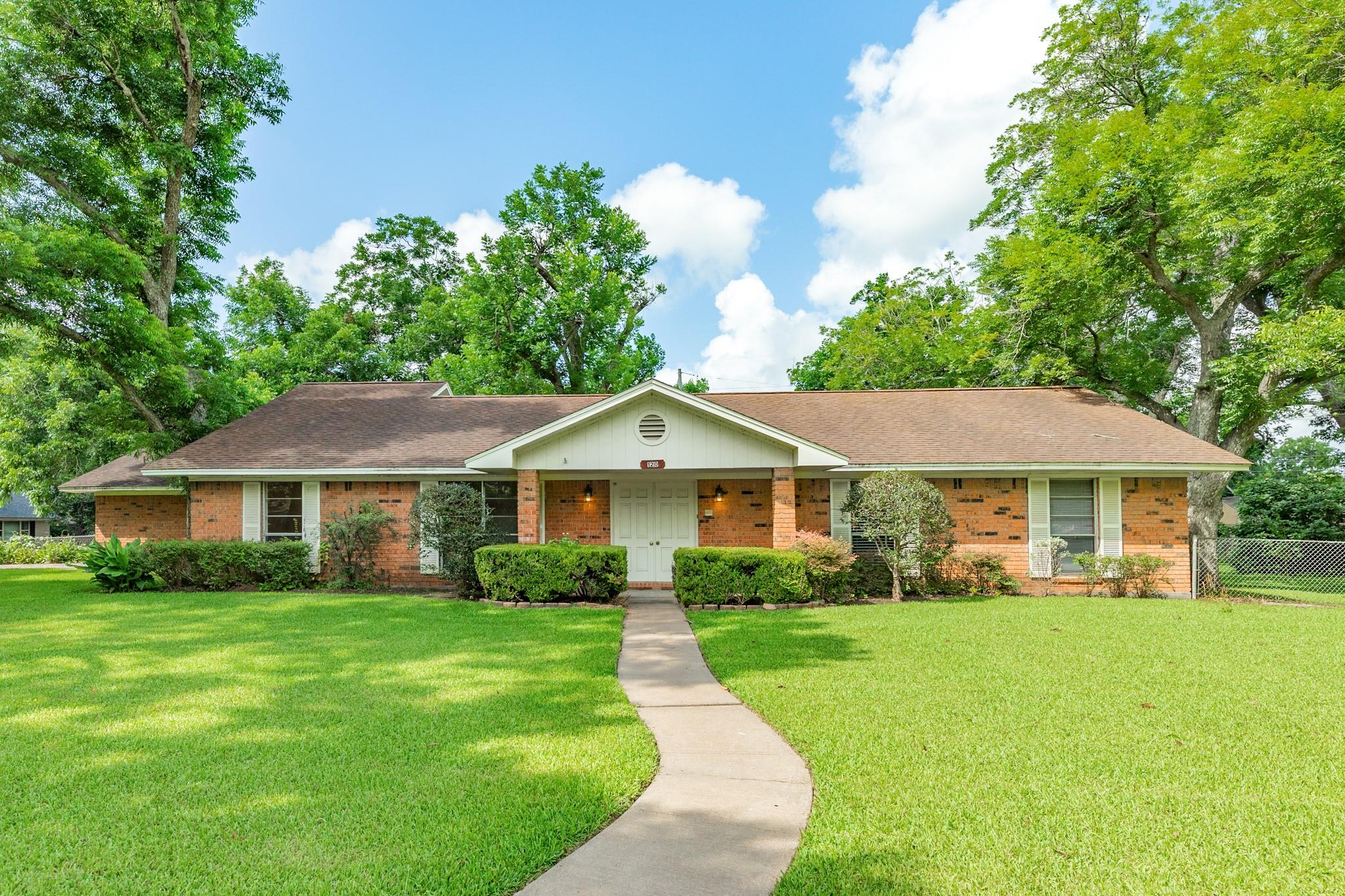 120 Southern Oaks Drive