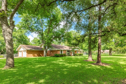 Photo of 120 Southern Oaks Drive, Lake Jackson, TX 77566 (MLS # 12007978)