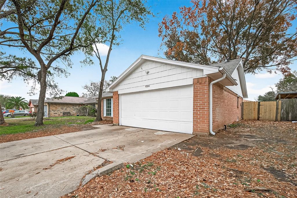 Photo of 16235 La Terra Drive, Houston, TX 77083 (MLS # 15870391)