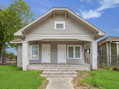 Photo of 1801 Hussion Street, Houston, TX 77003 (MLS # 49863813)