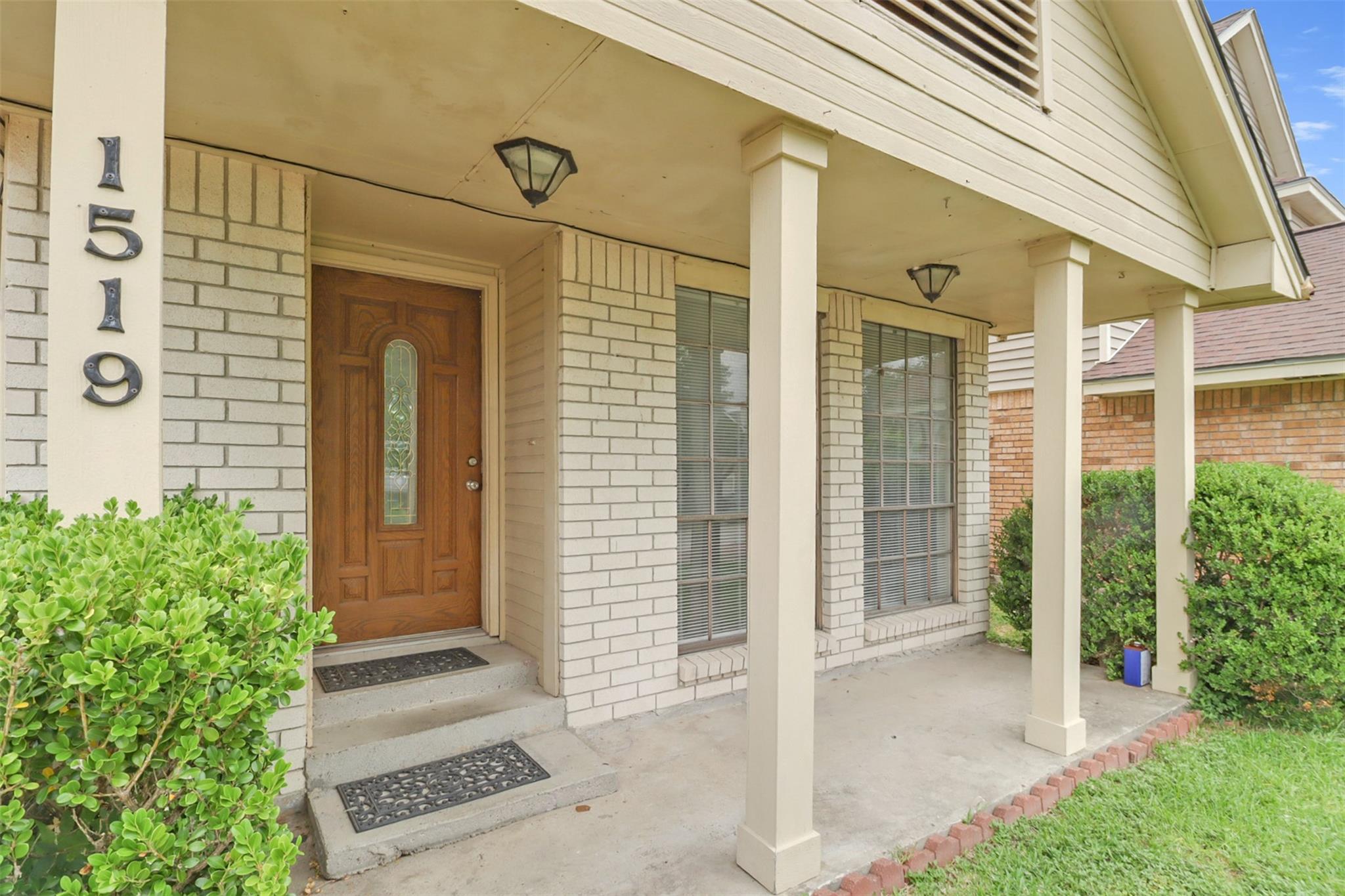 1519 Chertsey Circle
