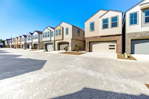 Photo of 2903 El Fenice Lane, Houston, TX 77057 (MLS # 26441307)