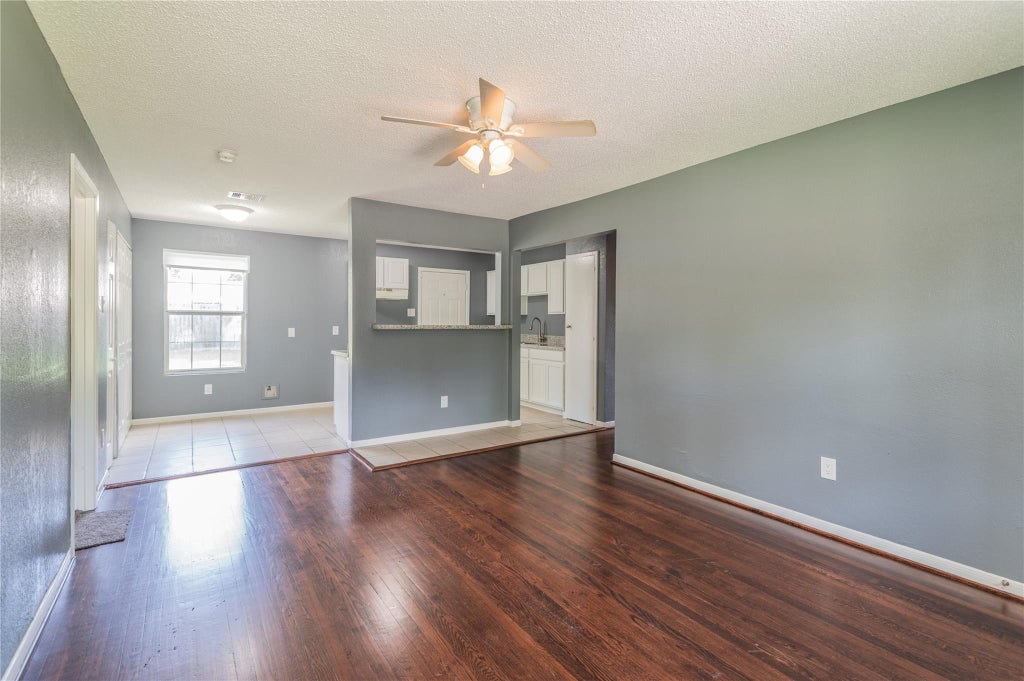 Photo of 5407 Thrush Drive, Houston, TX 77033 (MLS # 11195980)