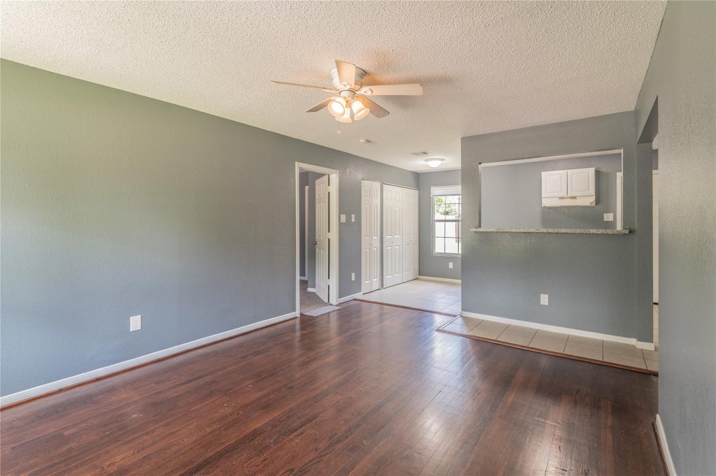 Photo of 5407 Thrush Drive, Houston, TX 77033 (MLS # 11195980)