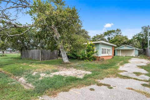 Photo of 691 Cedar Street S, Matagorda, TX 77414 (MLS # 2397144)