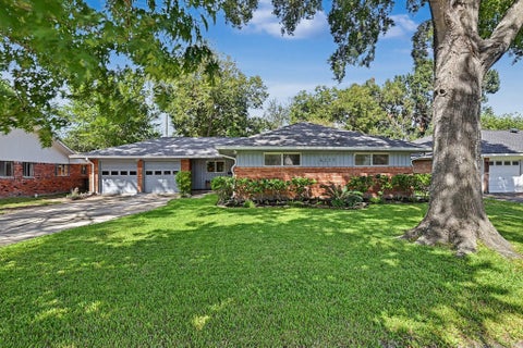 Photo of 5322 Creekbend Drive, Houston, TX 77096 (MLS # 74357929)