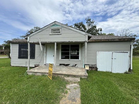 Photo of 803 Chester Street, West Orange, TX 77630 (MLS # 48599147)