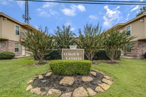 Photo of 107 E Willowick Avenue #9, Friendswood, TX 77546 (MLS # 24885014)