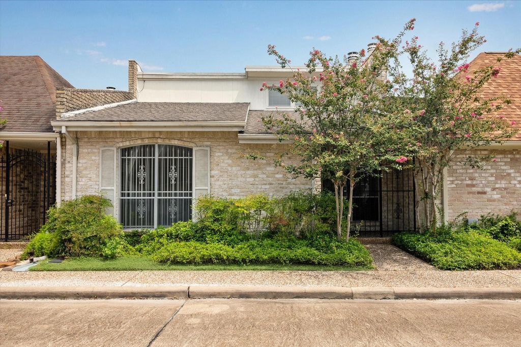 Photo of 1808 S Gessner Road, Houston, TX 77063 (MLS # 73790019)