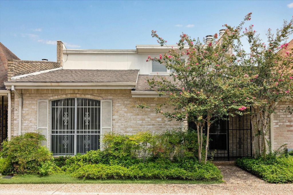 Photo of 1808 S Gessner Road, Houston, TX 77063 (MLS # 73790019)