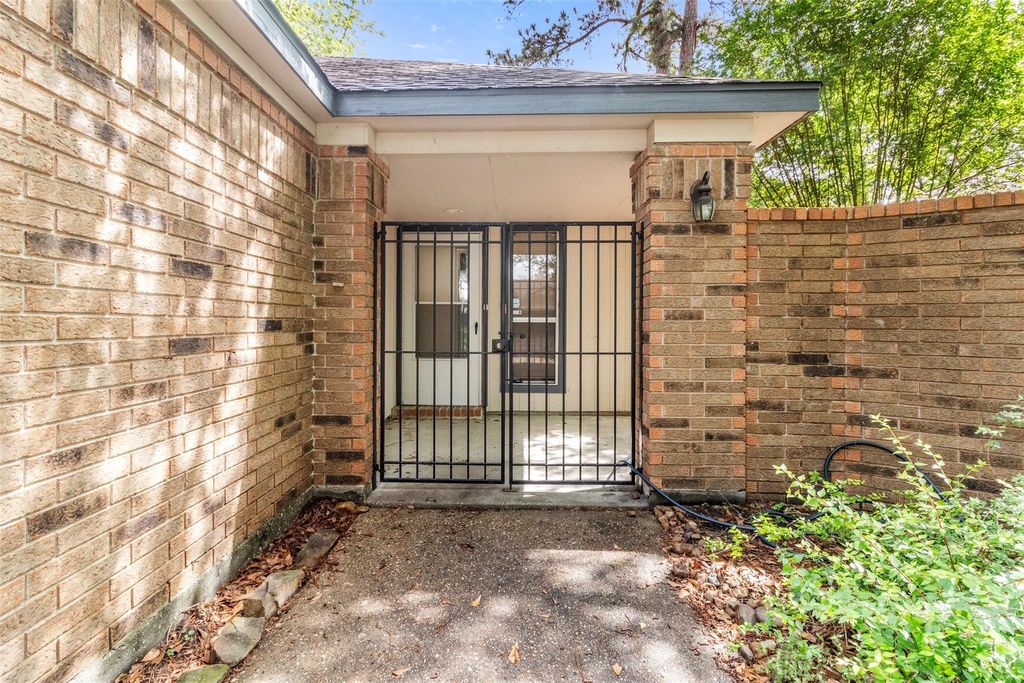 Photo of 3406 Beech Point Drive, Houston, TX 77345 (MLS # 10544835)