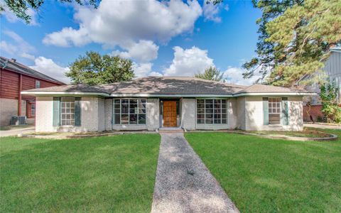 Photo of 5118 Lawn Arbor Drive, Houston, TX 77066 (MLS # 98228422)
