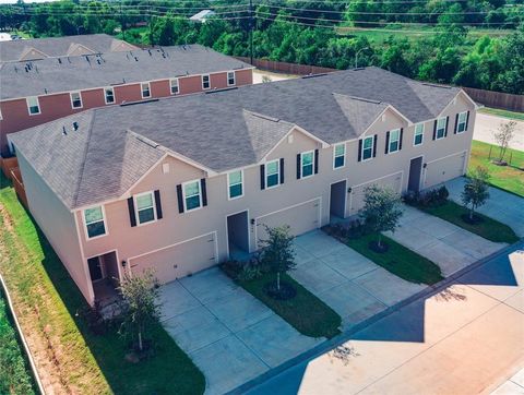 Photo of 212 Autumn Berry Lane, Brookshire, TX 77423 (MLS # 56728521)