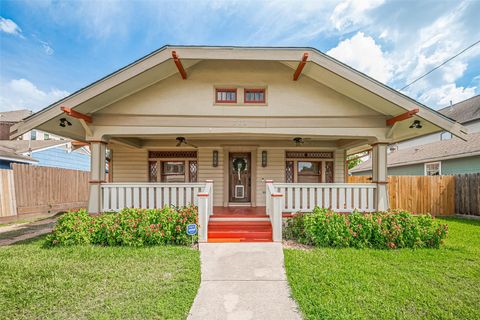 Photo of 901 W 21st Street, Houston, TX 77008 (MLS # 81823442)