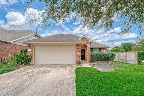 Photo of 6725 Strawberry Brook Lane, Dickinson, TX 77539 (MLS # 48545619)