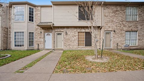 Townhouse For Sale - 1011 Birnham Woods Boulevard<br/> Pasadena, TX 77503