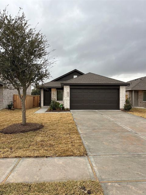 Photo of 2935 Summer Breeze Way, Angleton, TX 77515 (MLS # 8949509)
