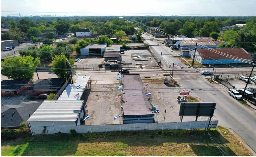 Photo of 1602 Collingsworth Street Street, Houston, TX 77009 (MLS # 15822706)