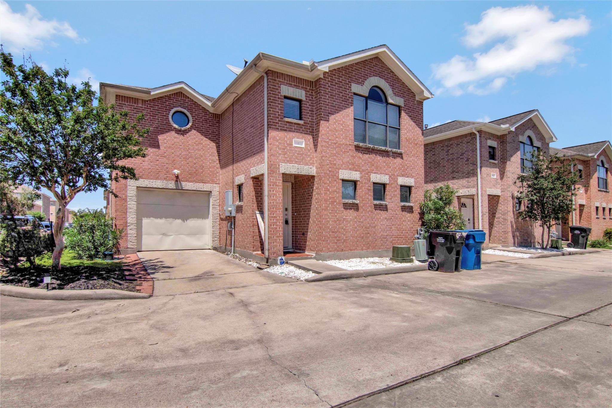 5951 South Loop E 4