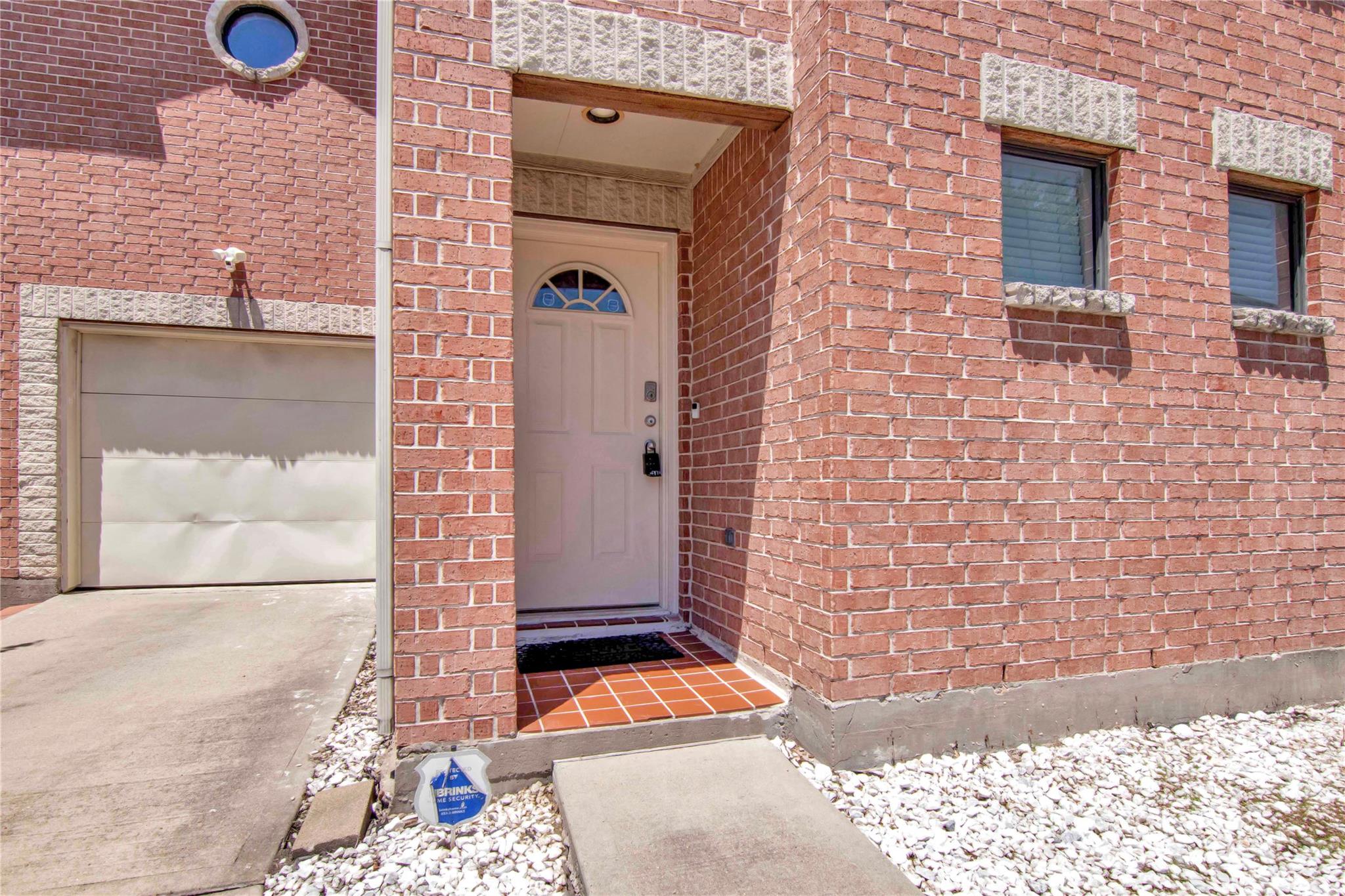 5951 South Loop E 4