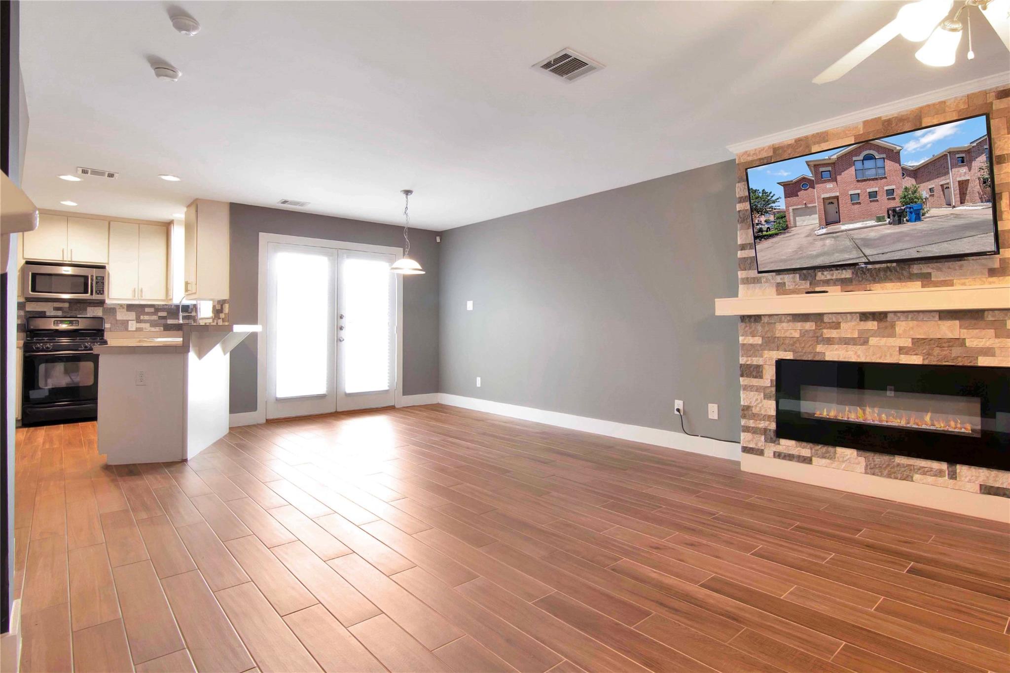 5951 South Loop E 4