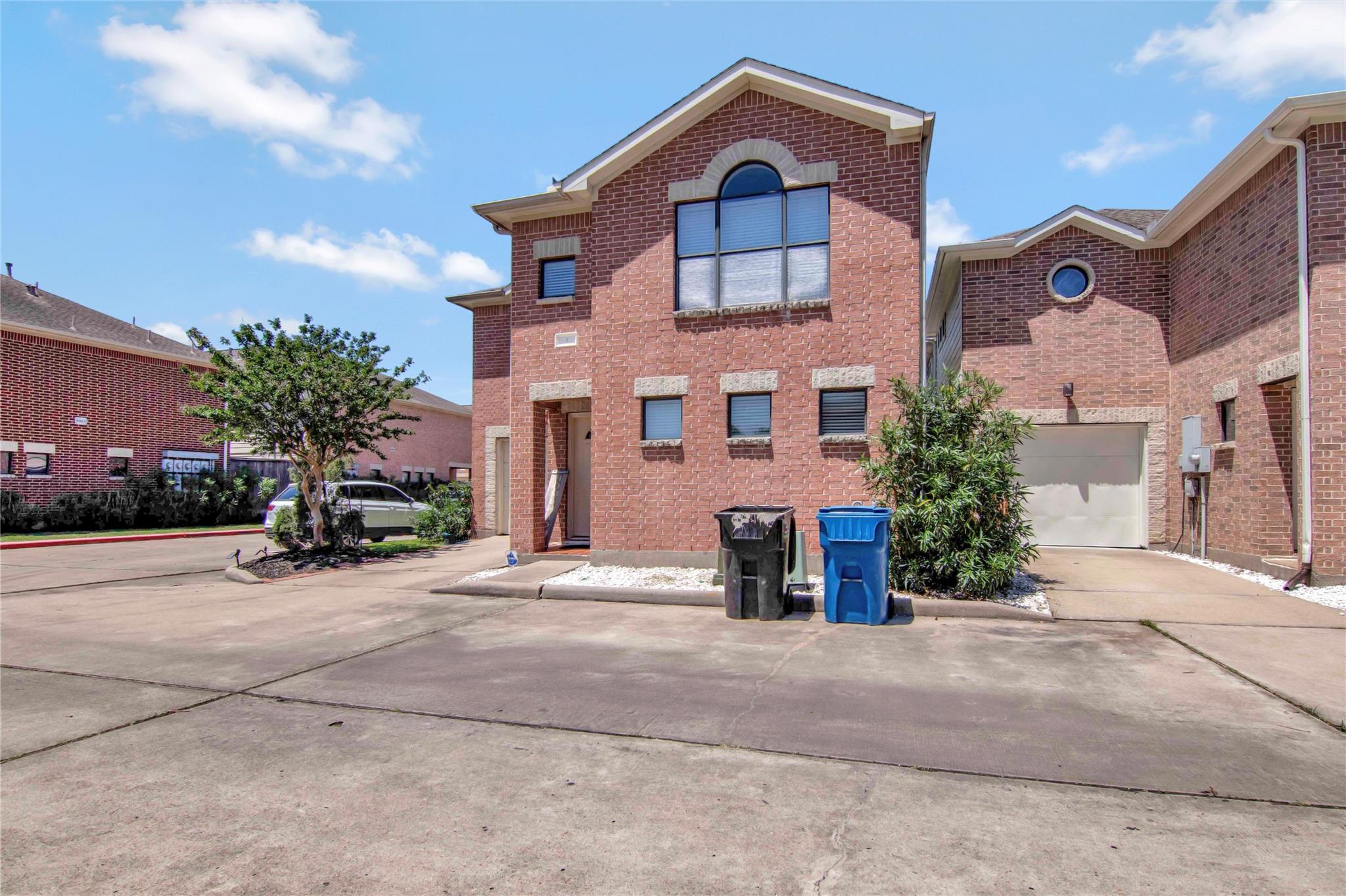 5951 South Loop E 4