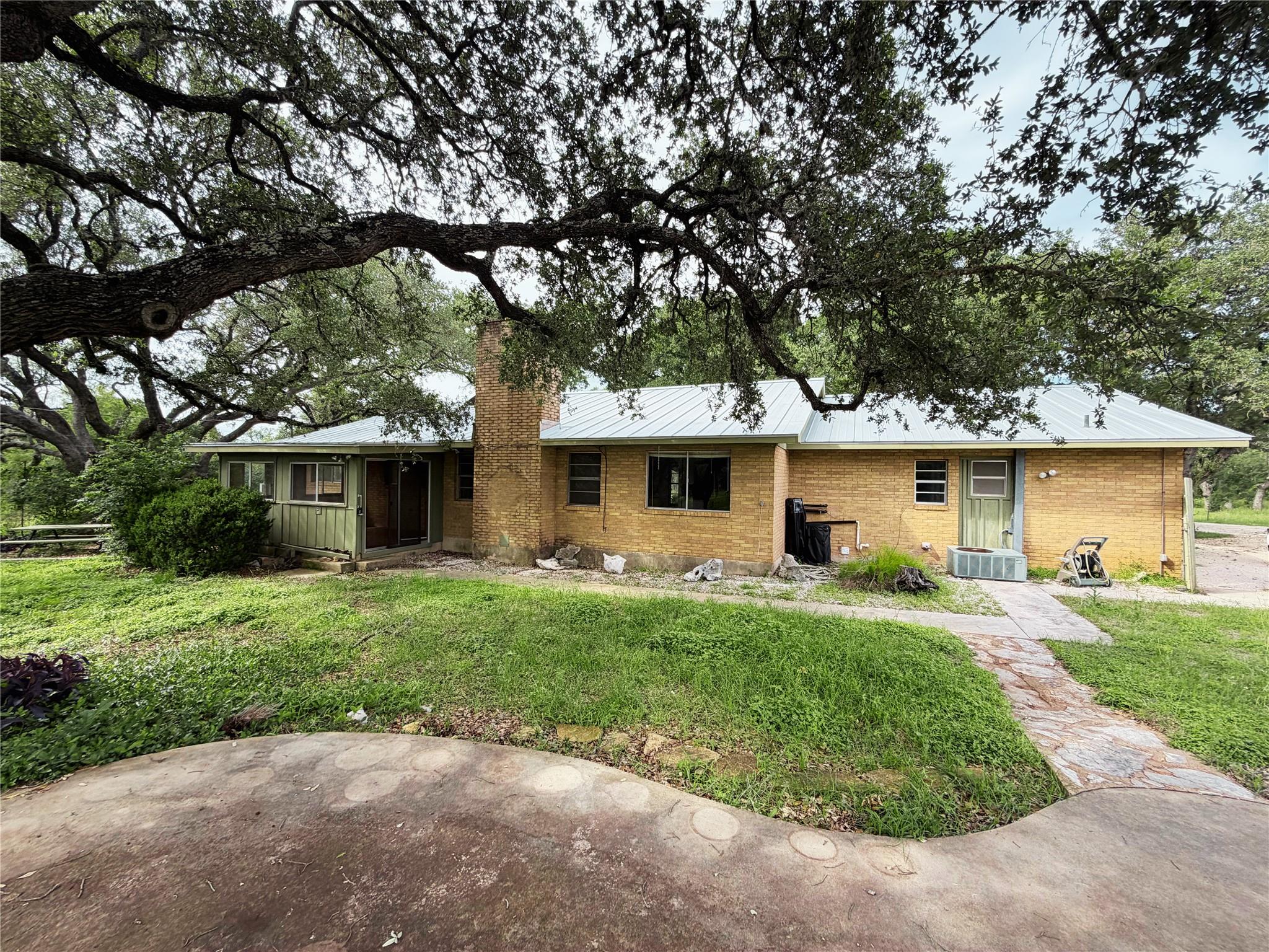 2751 River Oaks Drive