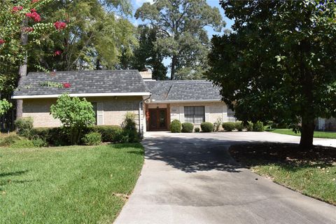 Photo of 3214 Wedgewood Circle, Montgomery, TX 77356 (MLS # 21960380)