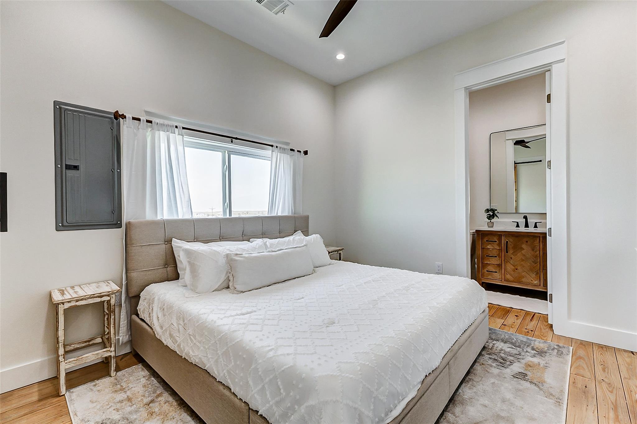 Gilchrist, Texas, 77617, United States, 3 Bedrooms Bedrooms, ,4 BathroomsBathrooms,Residential,Active,2041398