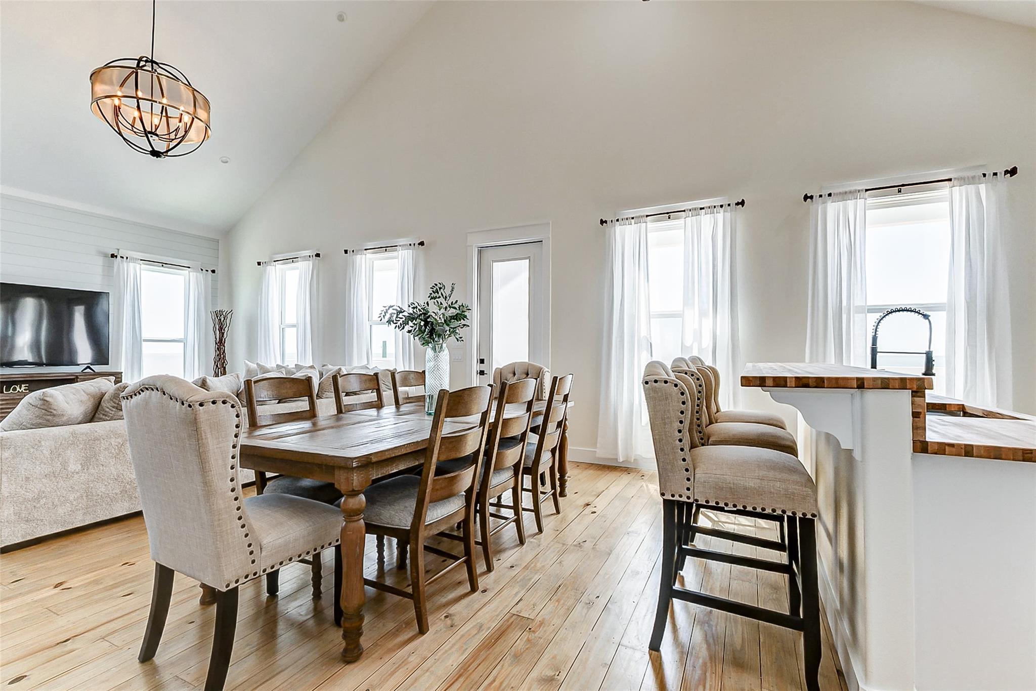 Gilchrist, Texas, 77617, United States, 3 Bedrooms Bedrooms, ,4 BathroomsBathrooms,Residential,Active,2041398