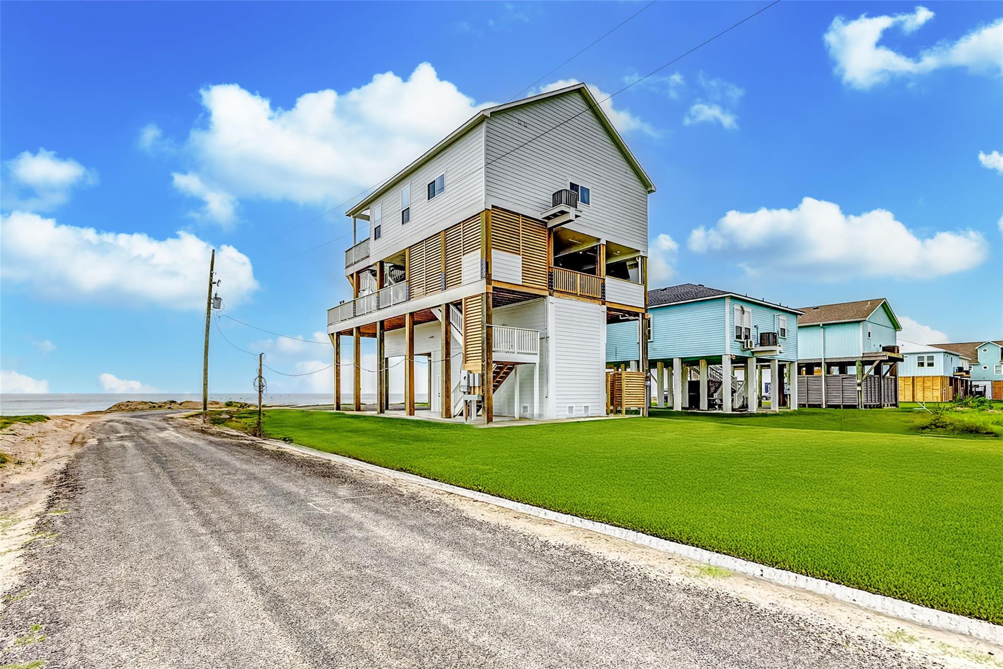 Gilchrist, Texas, 77617, United States, 3 Bedrooms Bedrooms, ,4 BathroomsBathrooms,Residential,Active,2041398