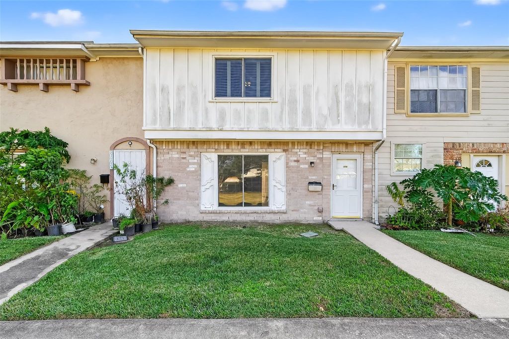 Photo of 8462 Leawood Boulevard, Houston, TX 77072 (MLS # 6933687)