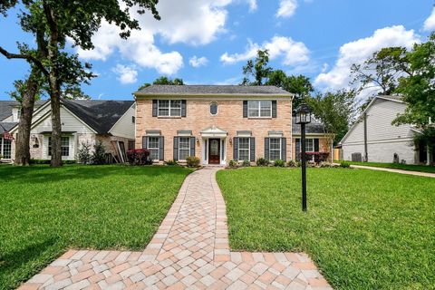 Photo of 707 Thistlewood Drive, Houston, TX 77079 (MLS # 49917128)