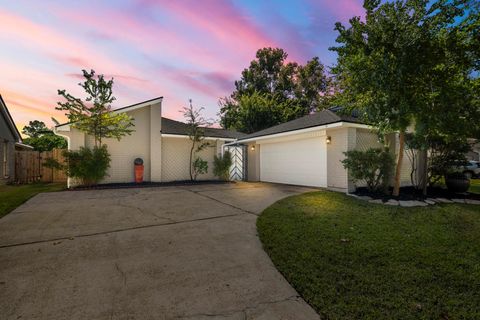 Photo of 2531 Colonial Ridge Drive, Friendswood, TX 77546 (MLS # 30351876)