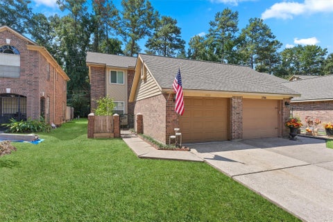 Townhouse For Sale - 2908 Elm Grove Court<br/> Kingwood, TX 77339