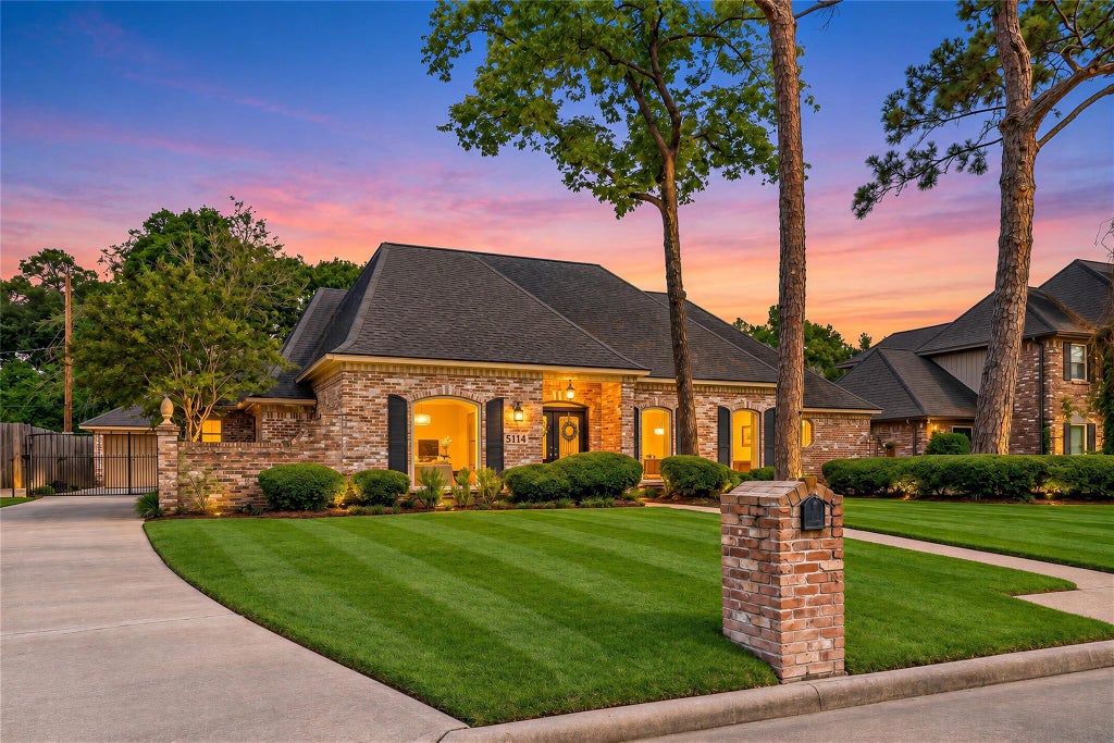 Photo of 5114 Pebble Springs Drive, Houston, TX 77066 (MLS # 13601847)