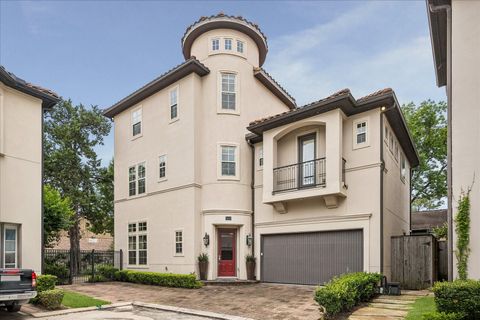 Photo of 907 Queen Annes Road, Houston, TX 77024 (MLS # 39097591)
