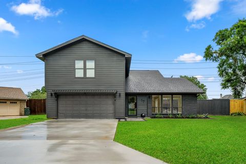 Photo of 17 Dowlen Place, Beaumont, TX 77706 (MLS # 82963436)